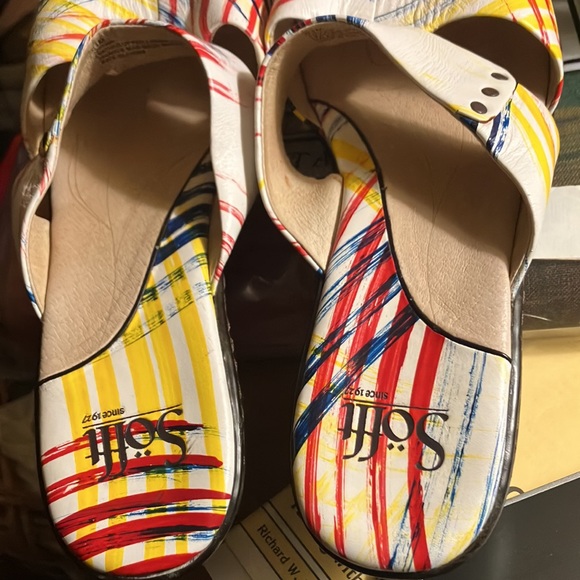 SOFFT brand 8.5, all leather upper, lining, &sock Pumps. Multicolored. 2.5” heel - Picture 6 of 7